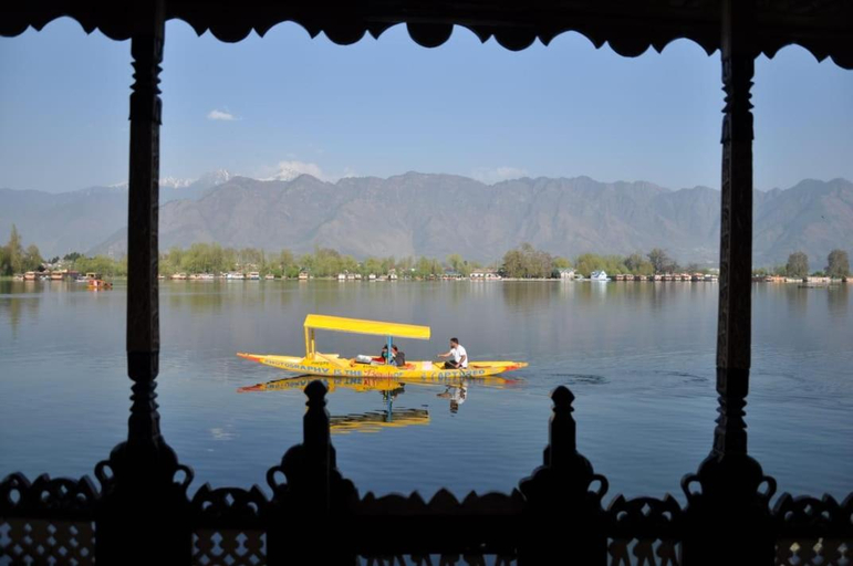 4, Mughal suit, Srinagar