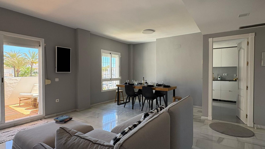 Room 2, Modern Duplex 3 Bedroom F72, Málaga