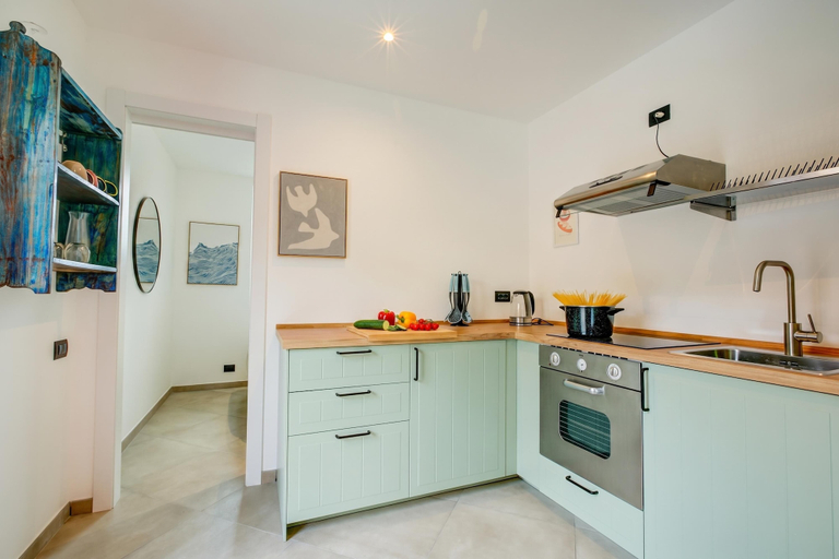 Private kitchen 2, La Porte Rouge 100 Mt From Lake Maggiore, Novara