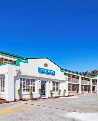 Exterior, Moonnight inn., Colleton