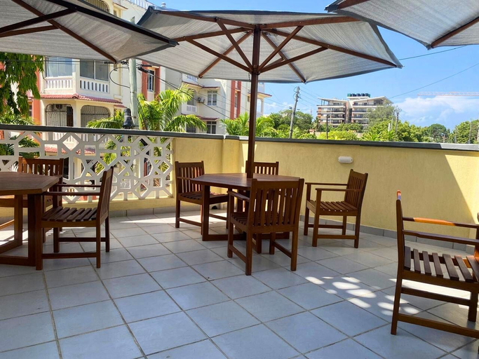Outdoor dining, Coral Sands Residences Nyali, Nyali