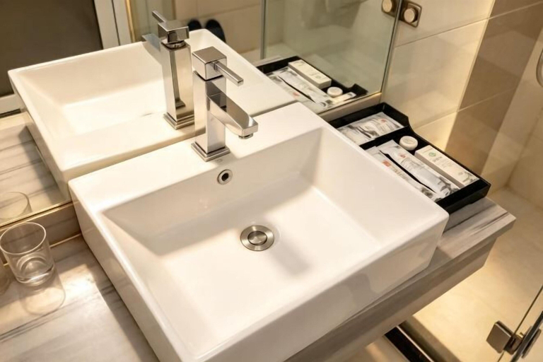 Bathroom 3, Qisheng Hotel, Dongguan
