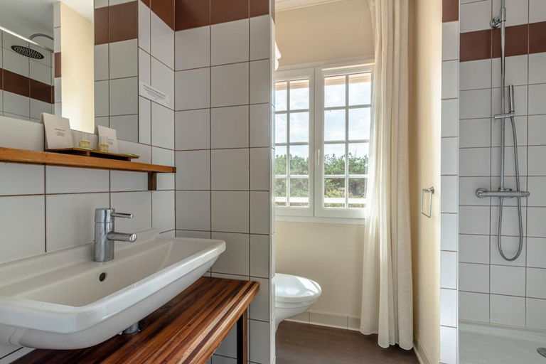 Bathroom, Hôtel de L'Océan, Landes