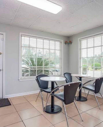 Dining, Moonnight inn., Colleton