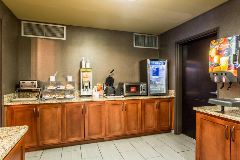 Food & Drinks 5, Comfort Inn Tupelo Central, Lee