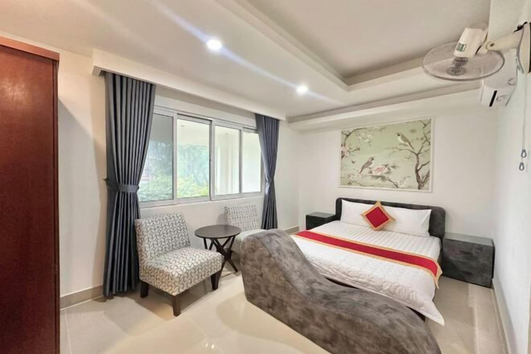 Room 2, Phú Gia 464 Nguyen Van Linh, District 7