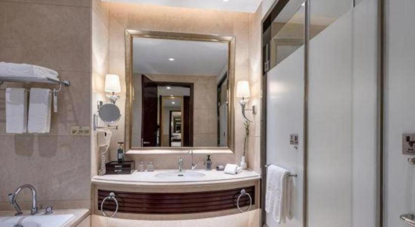 Bathroom, Linyi Blue Horizon International Hotel Yi He, Linyi