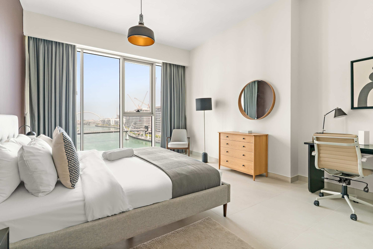 Room 3, Silkhaus Contemporary 2BR Canal View Stay, Dubai