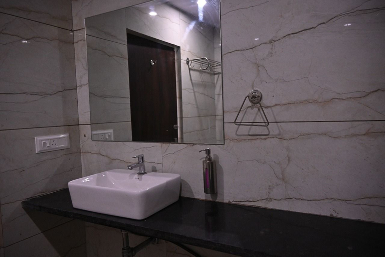 Bathroom, Ramanjaneya Eecutive Hotel Udupi, Wardha