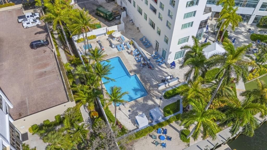 Pool 5, 2 Bedroom 2 Bathroom 2 Blocks from Beach, Broward
