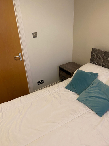 Room 3, Charming 2 Bedroom Nottingham City Apartment, Nottingham