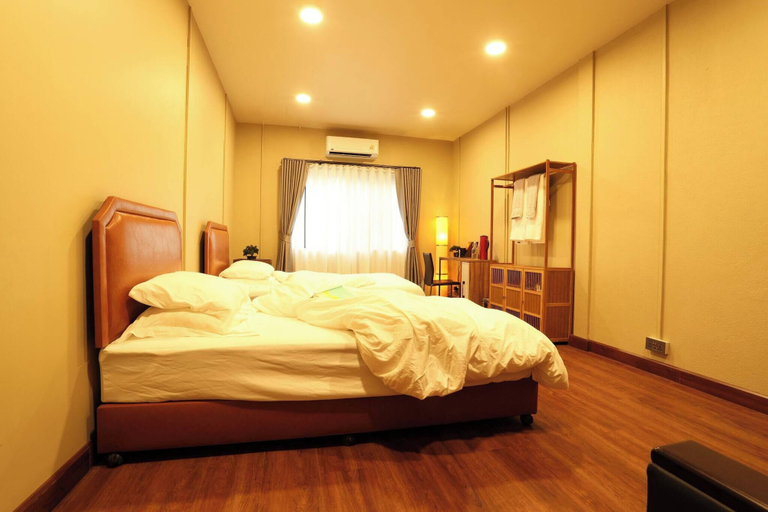Room 2, Entire Building , Shophouse in Old Town Bangkok, Phra Nakhon