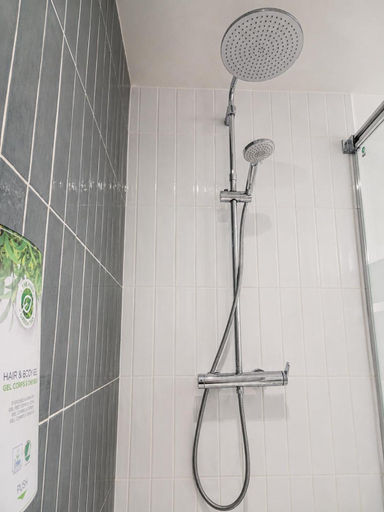Bathroom 4, KYRIAD Fontenay Tresigny Hotel, Seine-et-Marne