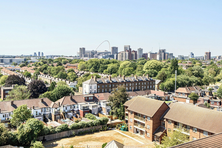 Aerial view, Top Floor Penthouse Near Stadium - Free Parking, London