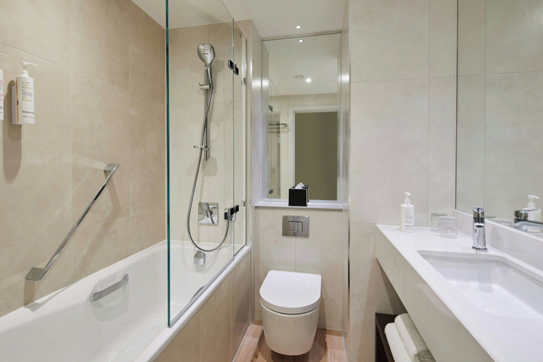 Bathroom 4, London Marriott Hotel Marble Arch, London