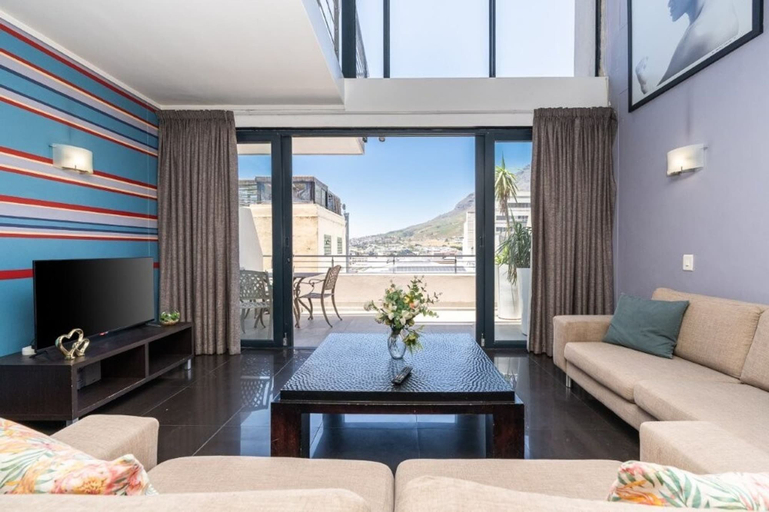 Room 4, Skyline Living Table Mountain Views, City of Cape Town