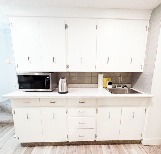 Private kitchen 5, Fawn - Central 2BR Parking Near LRT, Division No. 6