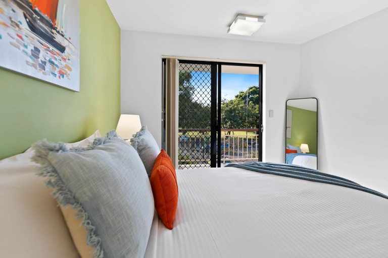 Room 5, Cairns Hideaway - Pool and Spacious, Cairns
