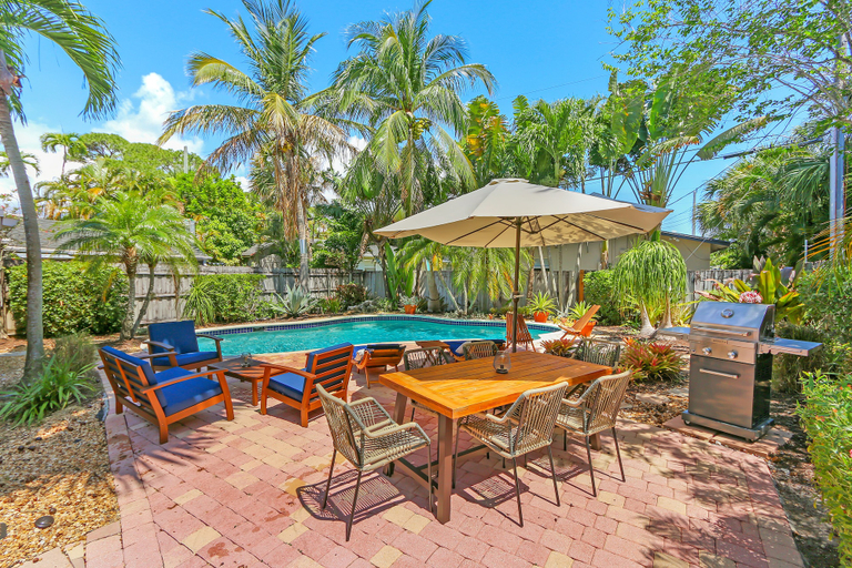 Outdoor dining, Ventur Escapade Heated Pool Guesthouse, Broward