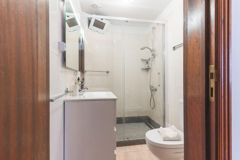 Bathroom 2, Avelino Apartment by Atlantic Holiday, Machico