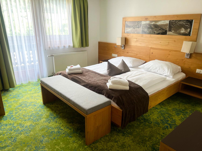 Bedroom 5, Alpinhotel Maistatt, Liezen