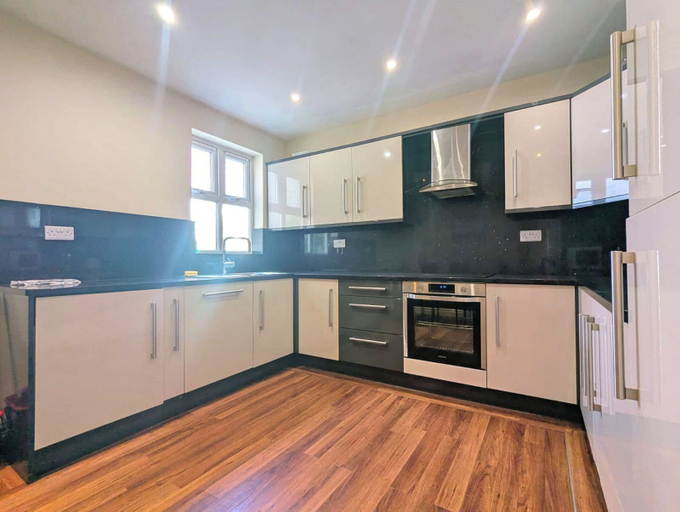 Private kitchen 2, Spacious 5 Bed House in Centre, Sheffield