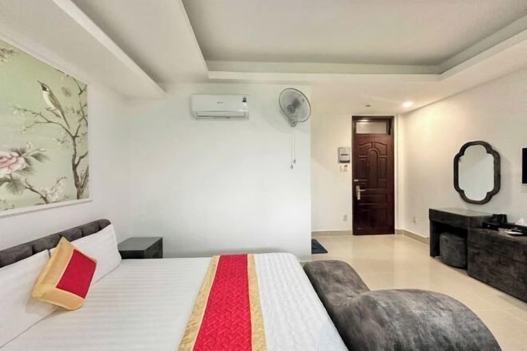 Room 4, Phú Gia 464 Nguyen Van Linh, District 7