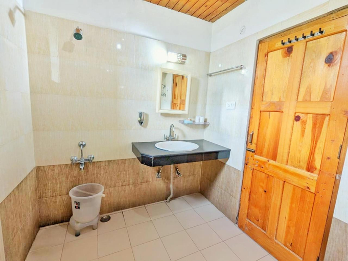 Bathroom 3, Harippur Cottages and Resort - Manali, Kullu