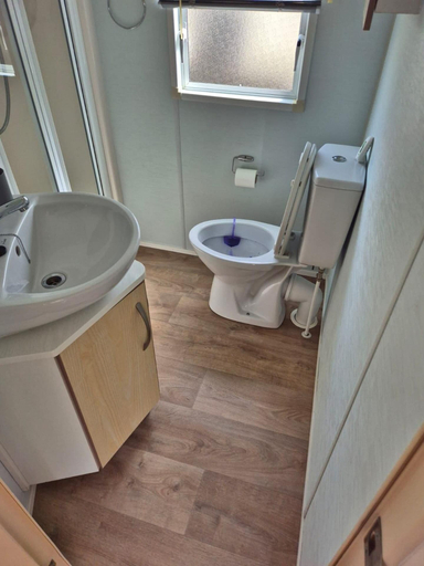 Bathroom 5, 2 Bed Caravan - Sleeps 4 - Free Parking, Denbighshire