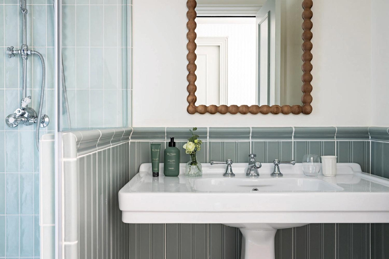 Bathroom 4, Chateau de Citeaux - Fontenille Collection, Côte-d'Or
