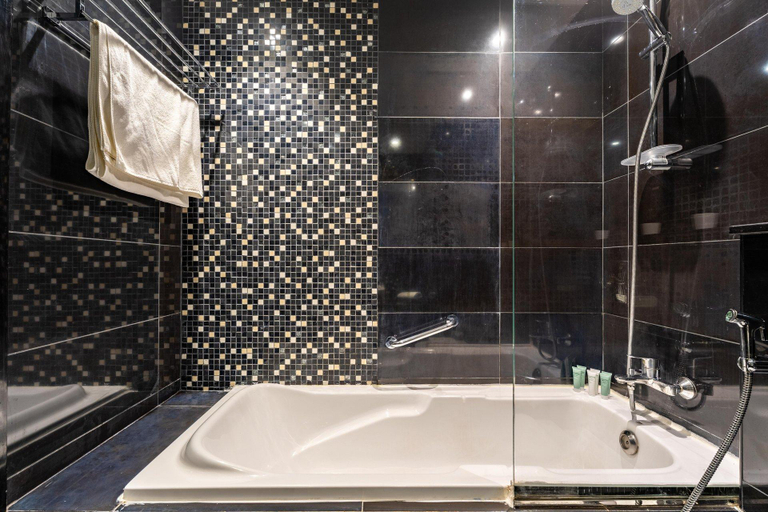 Bathroom 4, GuestReady - 4BR Business Central close to Dubai Fountain, Dubai