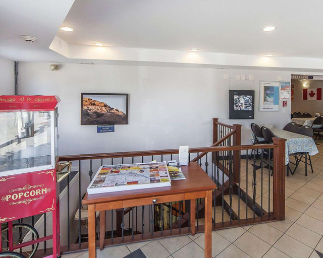 Food & Drinks 5, Econo Lodge Inn & Suites Drumheller, Division No. 5