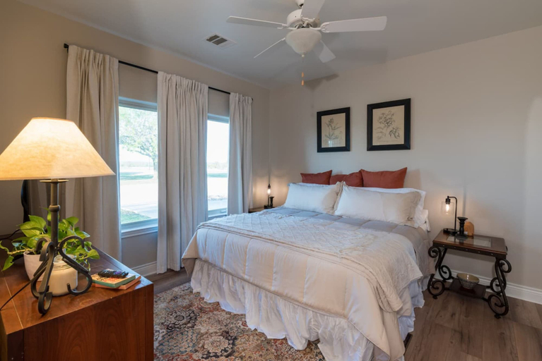 Room 4, The Shiloh Ranch, Williamson