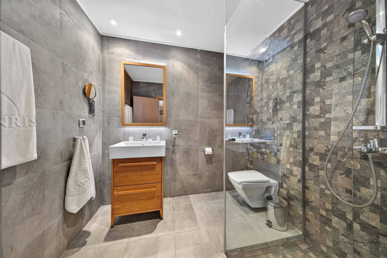 Bathroom 4, Sunrise Hotel, Varna