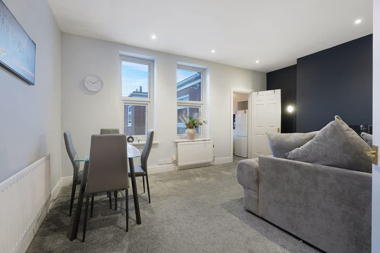 Room 4, Chic 2 Bed With Wifi Parking Ideal for Work Stay, South Tyneside