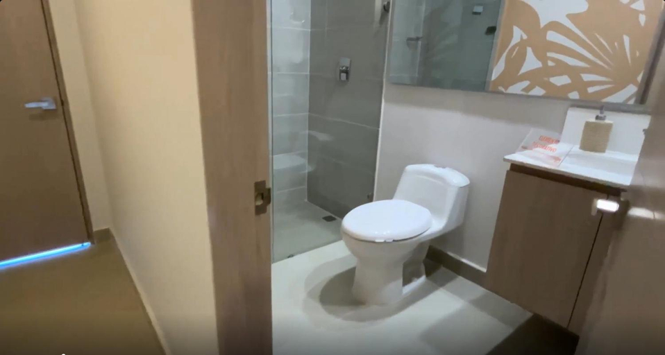 Shower, Praia Suites, Santa Marta (Dist. Esp.)