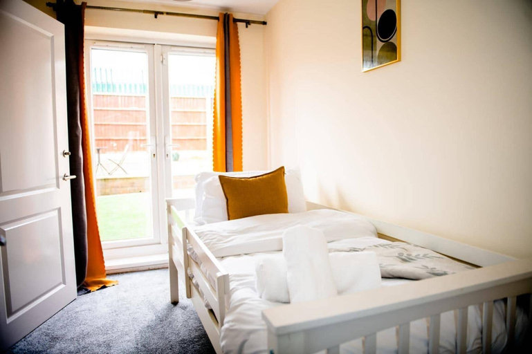 Room 3, House - Sleeps 7 - Parking - 10min Drive to Centre, Manchester