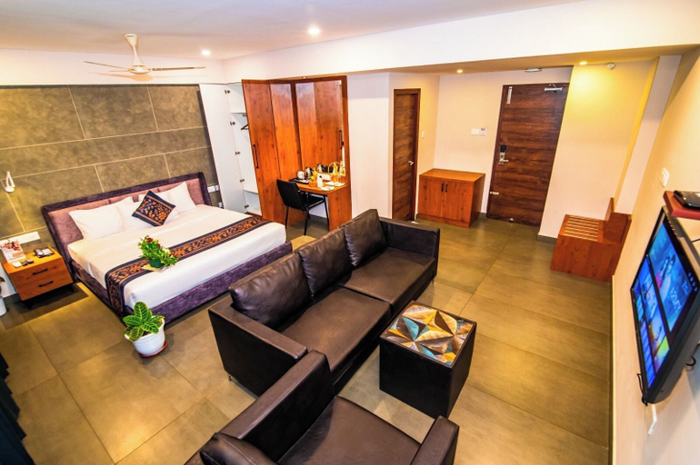Room 4, Neelagiri Heritage Hotel - Near Calicut Railway Station, Kozhikode