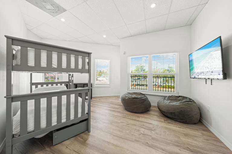 Room 4, Mallory Squared, Sarasota
