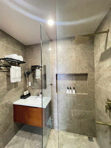 Bathroom 4, Min Min Retreat Homestay, Huế
