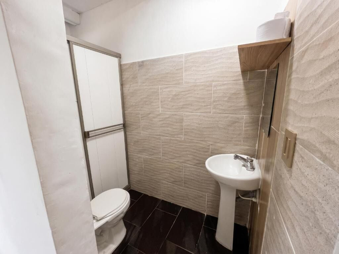 Bathroom, La Casita Rooms, Tolú