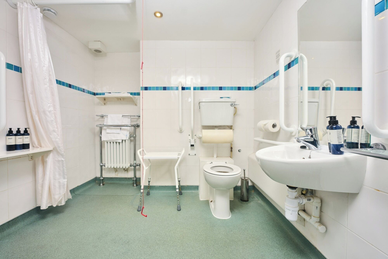 Bathroom 5, County Arms, Cornwall