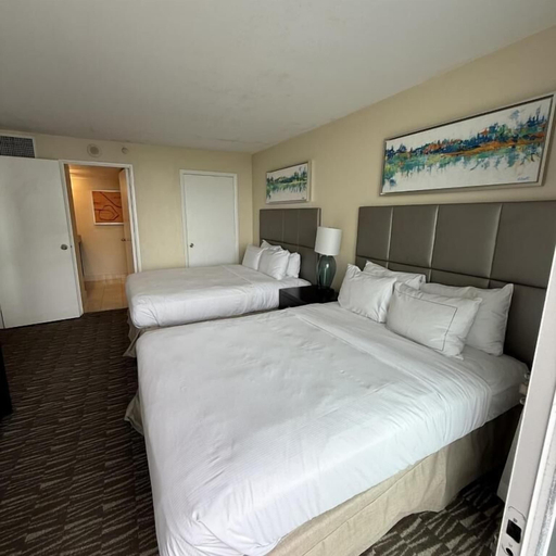 Room 4, 2 Bedroom 2 Bathroom 2 Blocks from Beach, Broward