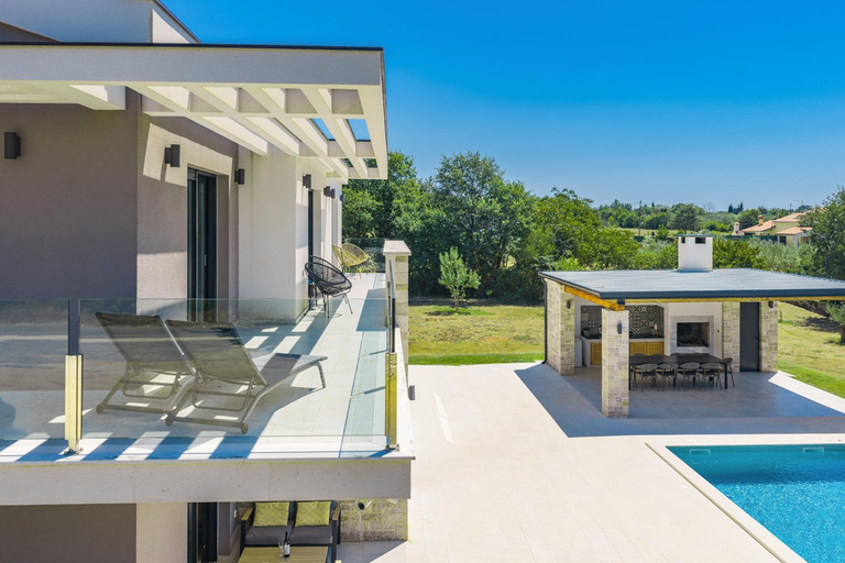 Sport & Beauty 2, Luxury Villa Serena 2022 - with heated Pool, Svetvinčenat