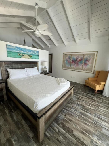 Room 3, El Tridente, Guayacanes
