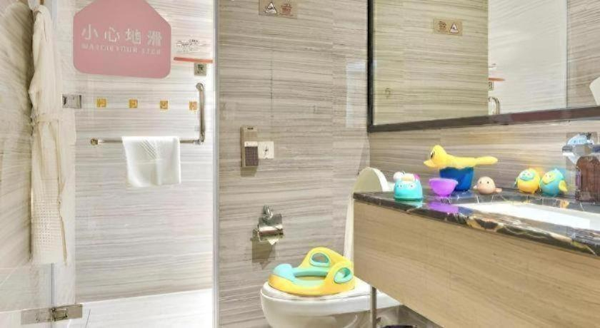 Bathroom 3, Huafa Executive Apartment Hotel Zhuhai, Zhuhai