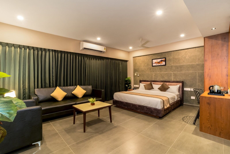 Room 3, Neelagiri Heritage Hotel - Near Calicut Railway Station, Kozhikode