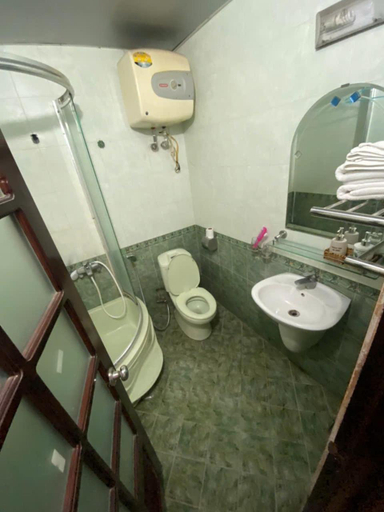 Bathroom 3, An Binh hotel, Cầu Giấy