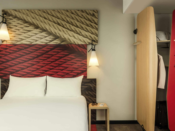 Bedroom 3, ibis Paris Avenue de la Republique, Paris
