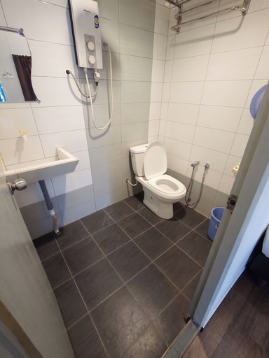 Bathroom 3, Sea Lion Pulau Ketam Bungalow Homestay, Klang